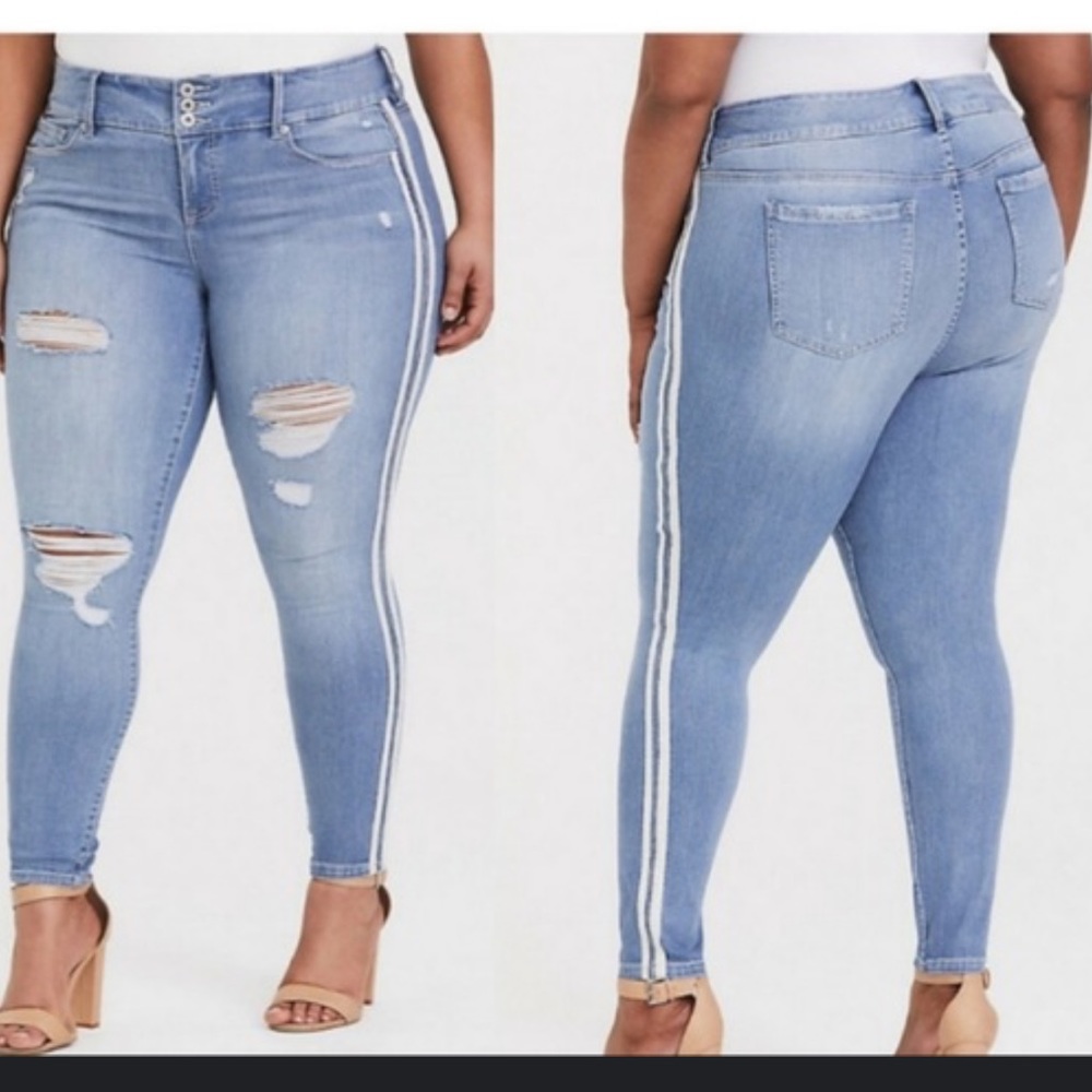 Torrid Size 20 Regular Light Wash Distressed Jegging Jeans